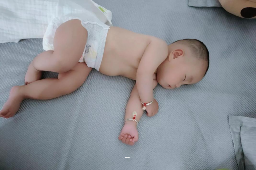 安陆怀孕肚子撑的难受